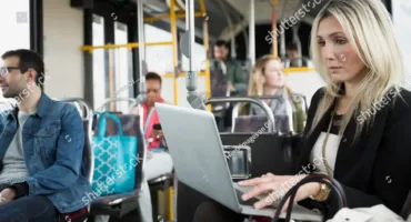 Ide Stok Foto untuk Dijual ke Internet: Perjalanan ke Tempat Kerja atau Sekolah
