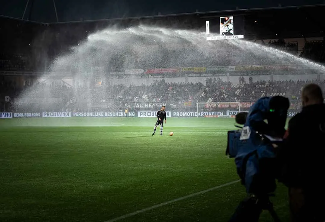 Liga Champions: Peluang Fotografer Indonesia untuk Jual Foto di Internet Melalui Microstock